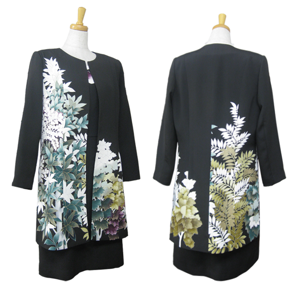 JK-15A　ロング丈ジャケット　￥41,800 OP-28A　ノースリーブワンピース　￥35,200