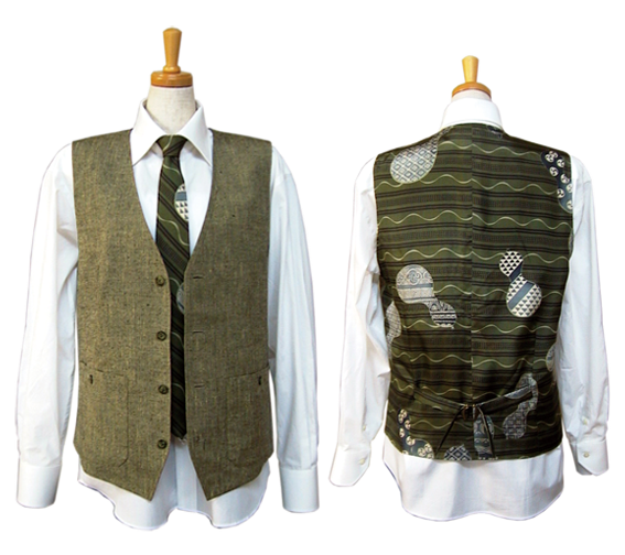 紳士ベスト　￥24,200　ネクタイ　￥11,000