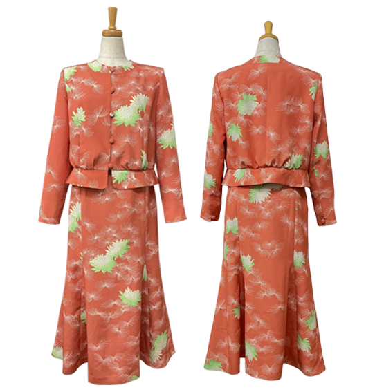 JK-1E　ペプラム付ショートジャケット　￥36,300　BO-5E　三角マチフレアスカート　　　￥24,200