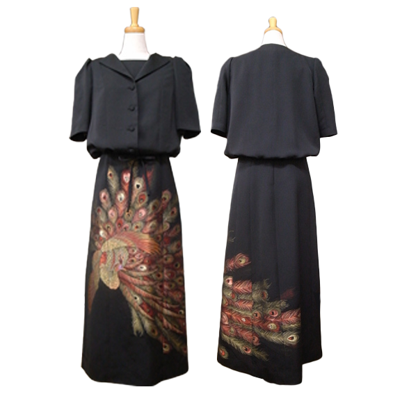 TO-38A　イカ衿オーバーブラウス　￥25,300　OP-13BL　ボートネックロングドレス　￥46,200