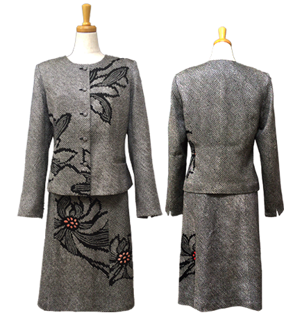 JK-6B　衿なしジャケット　￥37,400　BO-5C　六枚はぎフレアスカート　￥20,900